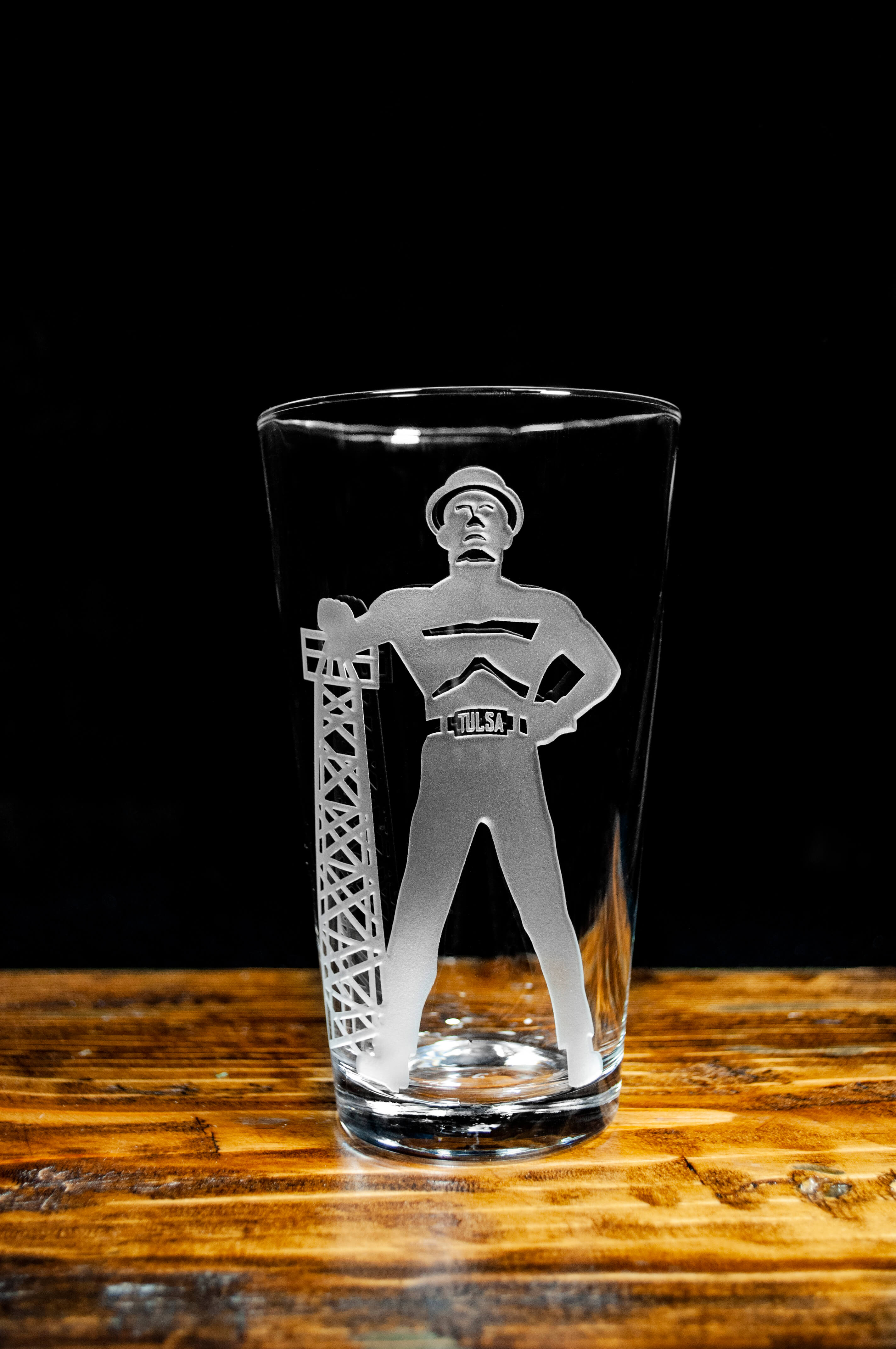 Pint Glass : Golden Driller